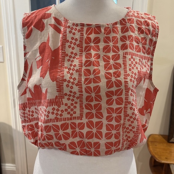 Olivaceous pink and white sleeveless crop top with elasticized waist.  Size L - Picture 2 of 10